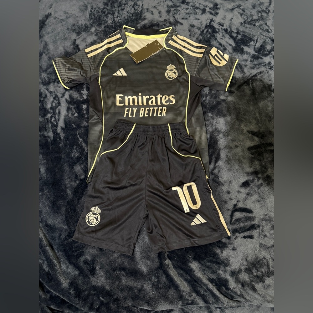 Real Madrid kids set jersey Mbappe #10 sizes (20-28)